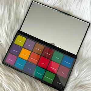 Makeup Revolution x Tammi Tropical Carnival Palette